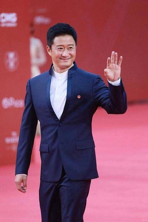 澳门49图库和51岁吴京赛车冠军与吴京跑车