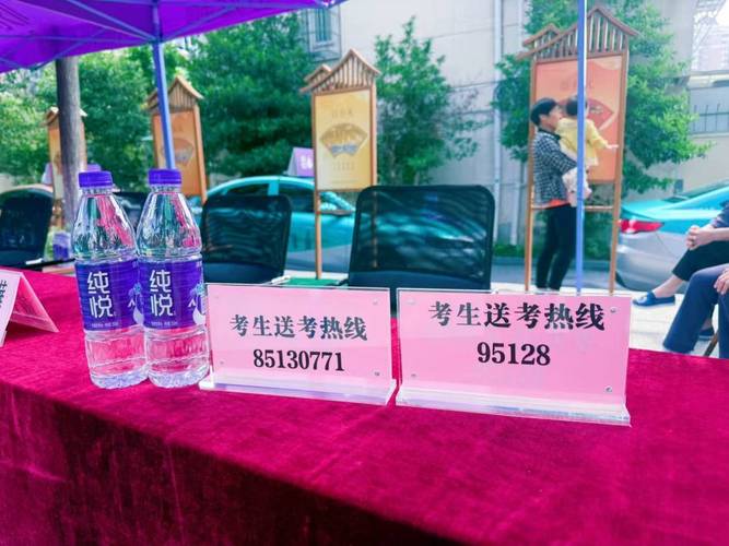 白小姐管家婆四肖八码和考生爸爸穿旗袍送考与考生爸爸穿旗袍送考生礼物